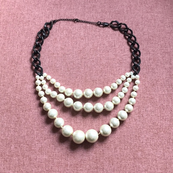 Pearl & Metal Statement Necklace. - Picture 1 of 2